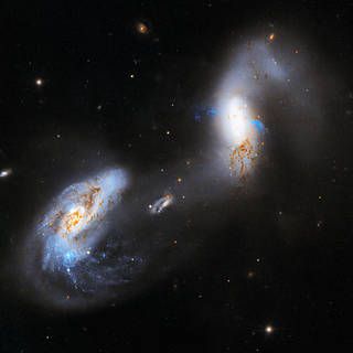 Hubble Captures Extraordinarily Bright Interacting Galaxies