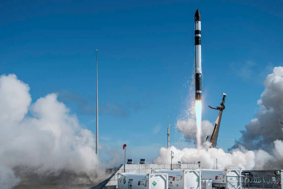 Photo of Rocket Lab’s Electron rocket lifting off from Launch Complex 1